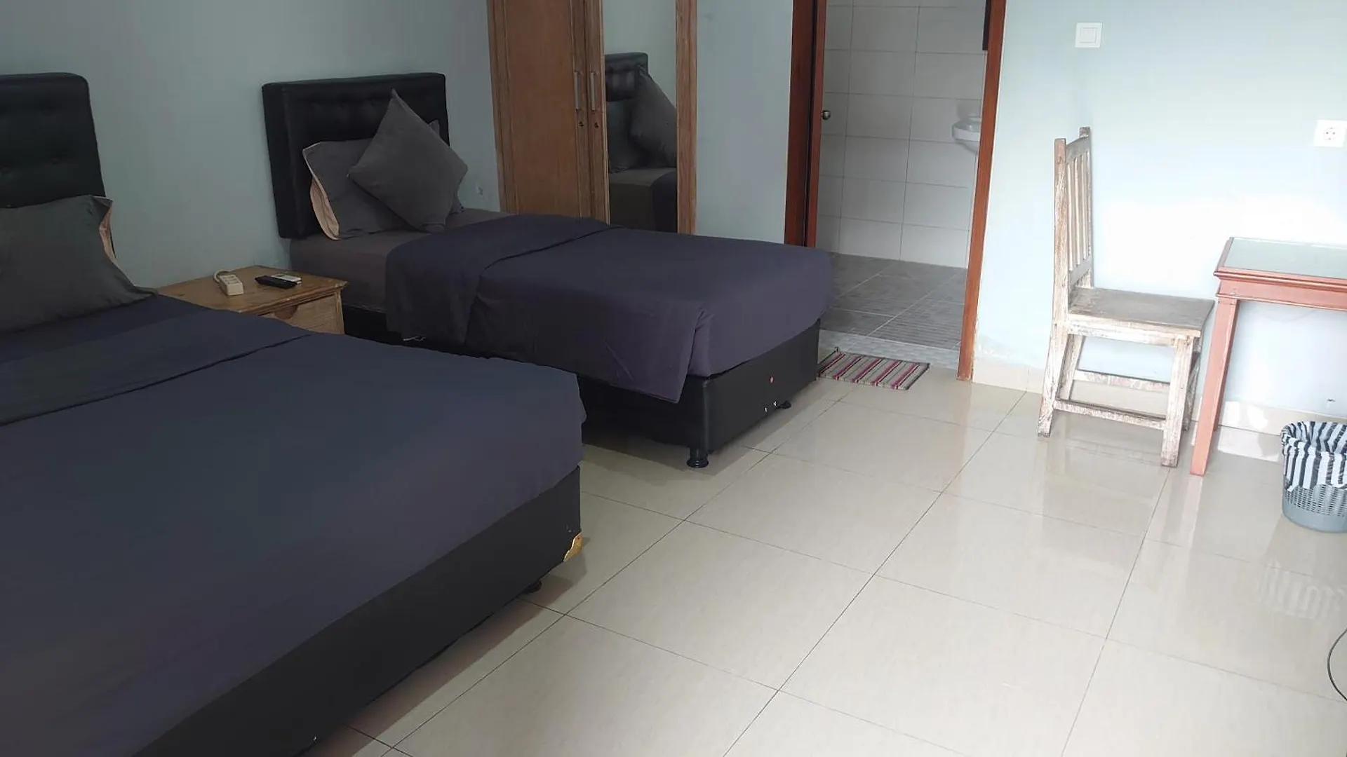Hostel Nuka Beach Inn Tuban